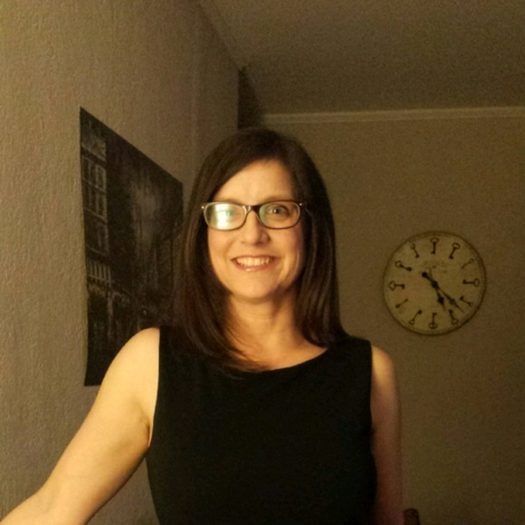 Meet your Posher, Stephanie - Picture 1 of 1